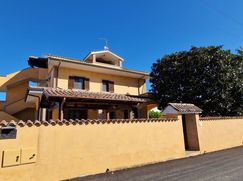 Casa Bi/Trifamiliare in Residenziale