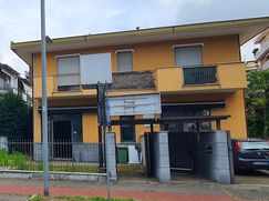 Negozio/Locale commerciale in Commerciale