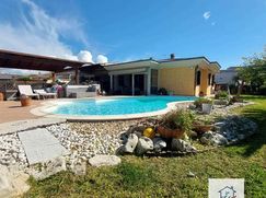 Casa Bi/Trifamiliare in Residenziale