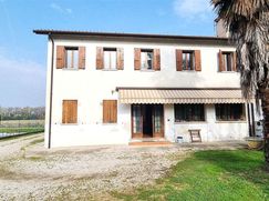 Casa Bi/Trifamiliare in Residenziale