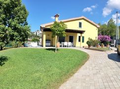 Casa Bi/Trifamiliare in Residenziale