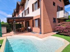 Casa Bi/Trifamiliare in Residenziale