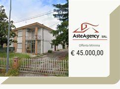 Casa Bi/Trifamiliare in Residenziale
