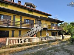 Casa Bi/Trifamiliare in Residenziale