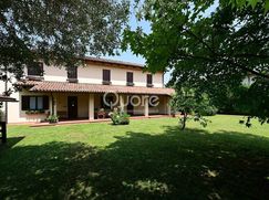 Casa Bi/Trifamiliare in Residenziale