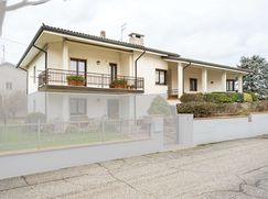 Casa Bi/Trifamiliare in Residenziale