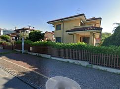Casa Bi/Trifamiliare in Residenziale
