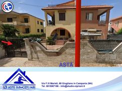 Casa Bi/Trifamiliare in Residenziale