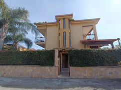 Casa Bi/Trifamiliare in Residenziale