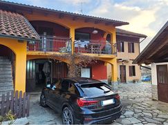Casa Bi/Trifamiliare in Residenziale