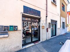 Negozio/Locale commerciale in Commerciale