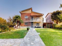 Casa Bi/Trifamiliare in Residenziale