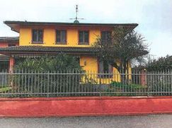 Casa Bi/Trifamiliare in Residenziale