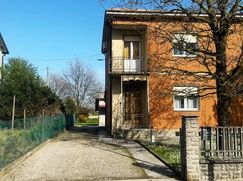 Casa Bi/Trifamiliare in Residenziale