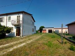 Casa Bi/Trifamiliare in Residenziale