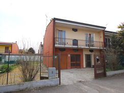 Casa Bi/Trifamiliare in Residenziale
