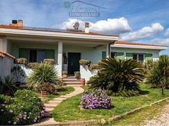 Casa Bi/Trifamiliare in Residenziale