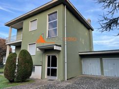 Casa Bi/Trifamiliare in Residenziale