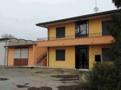Casa Bi/Trifamiliare in Residenziale