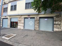Negozio/Locale commerciale in Commerciale
