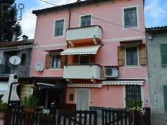 Casa Bi/Trifamiliare in Residenziale