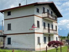 Casa Bi/Trifamiliare in Residenziale