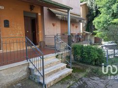 Casa Bi/Trifamiliare in Residenziale