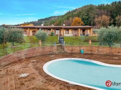Casa Bi/Trifamiliare in Residenziale