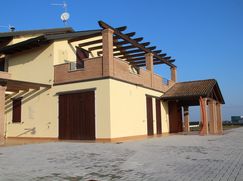 Casa Bi/Trifamiliare in Residenziale