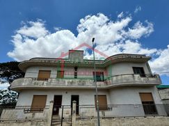 Casa Bi/Trifamiliare in Residenziale
