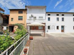 Casa Bi/Trifamiliare in Residenziale