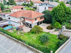 Casa Bi/Trifamiliare in Residenziale