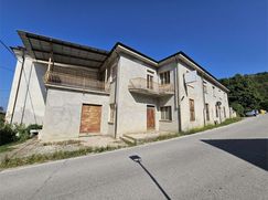 Casa Bi/Trifamiliare in Residenziale