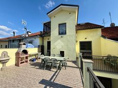 Casa Bi/Trifamiliare in Residenziale