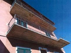 Casa Bi/Trifamiliare in Residenziale