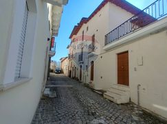 Casa Bi/Trifamiliare in Residenziale