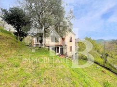 Casa Bi/Trifamiliare in Residenziale
