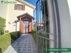Casa Bi/Trifamiliare in Residenziale