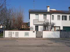 Casa Bi/Trifamiliare in Residenziale