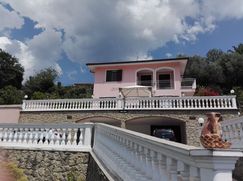 Casa Bi/Trifamiliare in Residenziale