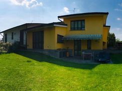 Casa Bi/Trifamiliare in Residenziale