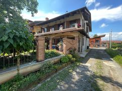 Casa Bi/Trifamiliare in Residenziale