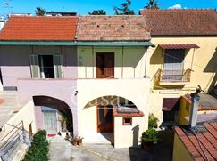 Casa Bi/Trifamiliare in Residenziale