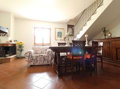 Casa Bi/Trifamiliare in Residenziale