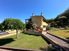 Casa Bi/Trifamiliare in Residenziale