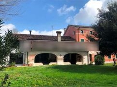 Casa Bi/Trifamiliare in Residenziale