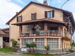 Casa Bi/Trifamiliare in Residenziale
