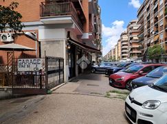 Negozio/Locale commerciale in Commerciale