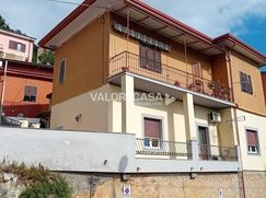 Casa Bi/Trifamiliare in Residenziale