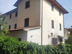 Casa Bi/Trifamiliare in Residenziale